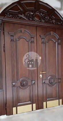 арочная двустворчатая дверь с отбойниками