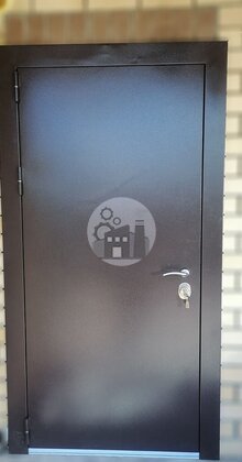 наружная дверь для загородного дома с порошковым покрытием